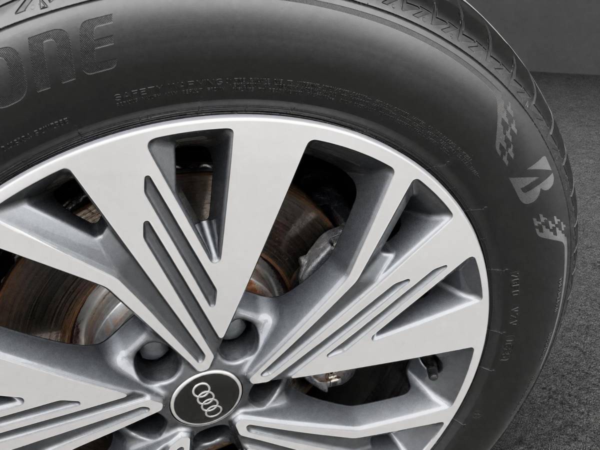 Audi Q4 Sportback e-tron Audi Q4 Sportback e-tron 35 Launch edition 55 kWh 125kW/170PK · Panoramadak · Leder · Stoelverwarming · Apple/Android Car Play · Garantie t/m 17-10-2026 of 100000km.