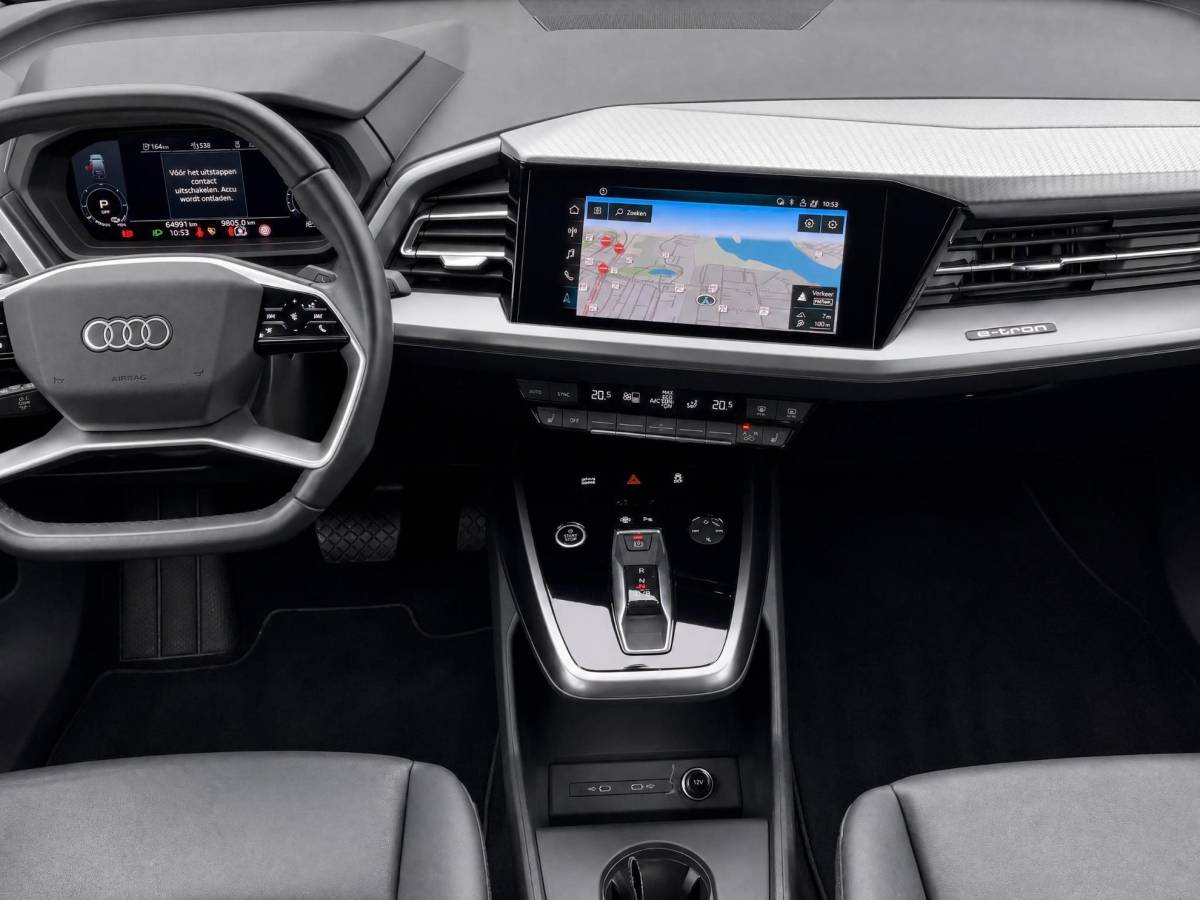 Audi Q4 Sportback e-tron Audi Q4 Sportback e-tron 35 Launch edition 55 kWh 125kW/170PK · Panoramadak · Leder · Stoelverwarming · Apple/Android Car Play · Garantie t/m 17-10-2026 of 100000km.