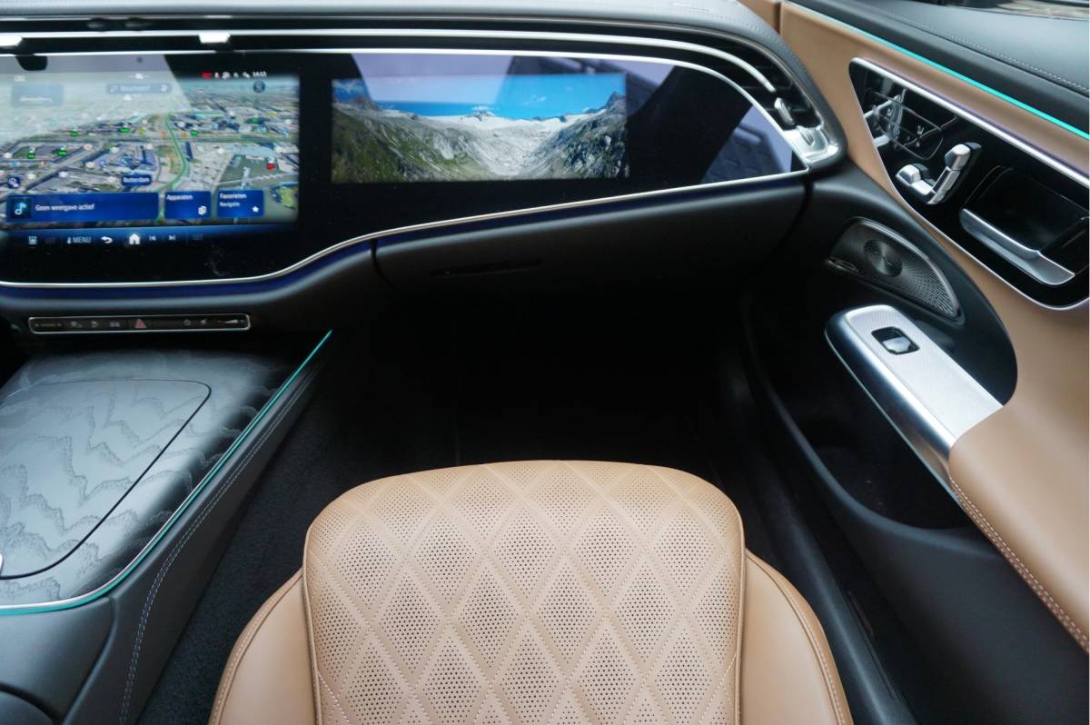 Mercedes-Benz E-Klasse Mercedes-Benz E-klasse Estate 300 e AMG Line Premium Plus Airmatic | Hyperscreen | Trekhaak | Pano | Adaptive + Lane | Memory Stoelmassage + Koeling + Verwarming | NL auto |