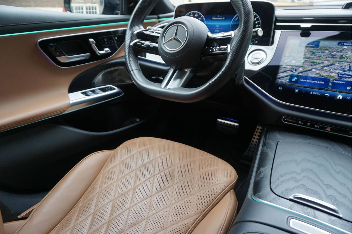 Mercedes-Benz E-Klasse Mercedes-Benz E-klasse Estate 300 e AMG Line Premium Plus Airmatic | Hyperscreen | Trekhaak | Pano | Adaptive + Lane | Memory Stoelmassage + Koeling + Verwarming | NL auto |