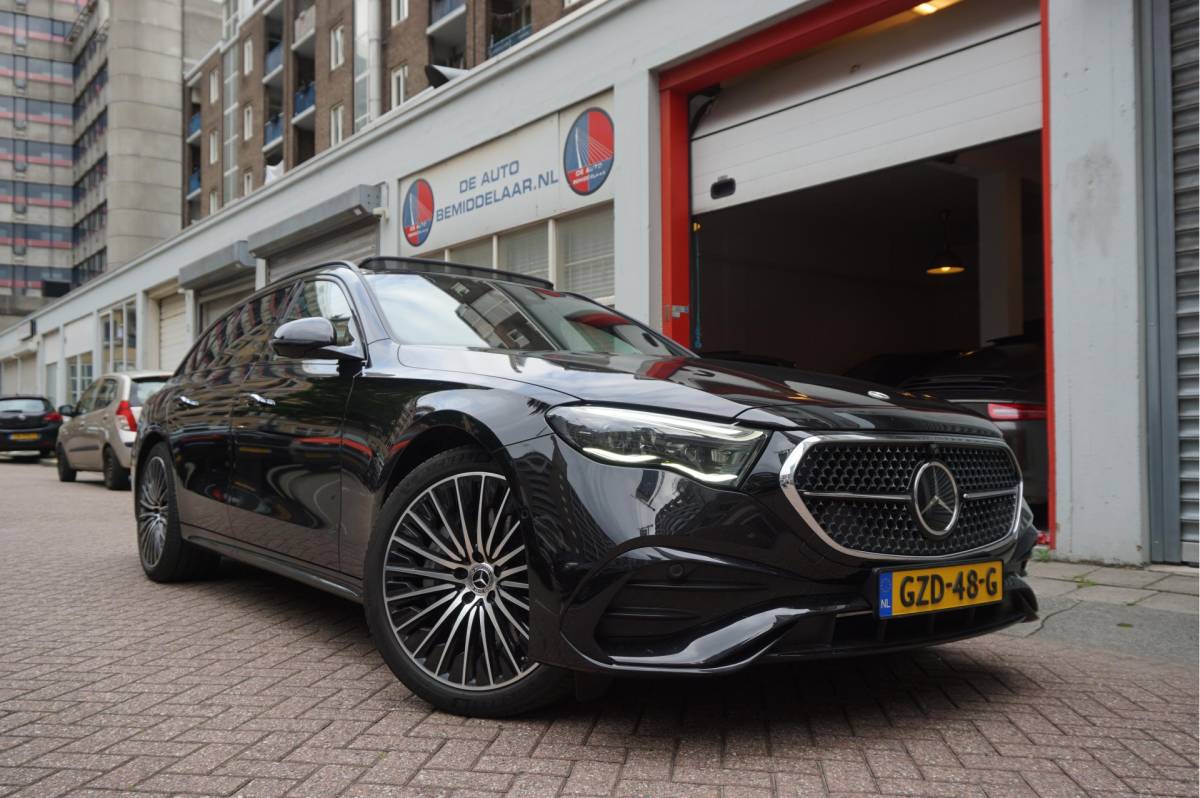 Mercedes-Benz E-Klasse Mercedes-Benz E-klasse Estate 300 e AMG Line Premium Plus Airmatic | Hyperscreen | Trekhaak | Pano | Adaptive + Lane | Memory Stoelmassage + Koeling + Verwarming | NL auto |