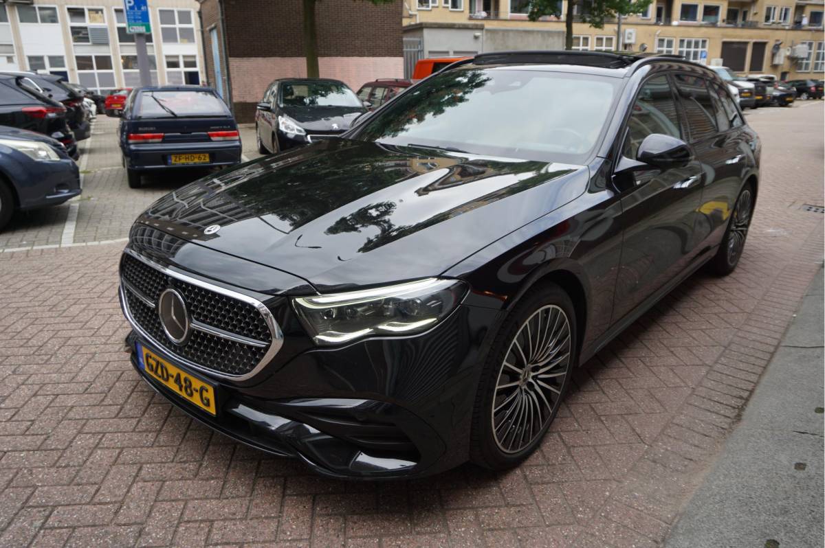 Mercedes-Benz E-Klasse Mercedes-Benz E-klasse Estate 300 e AMG Line Premium Plus Airmatic | Hyperscreen | Trekhaak | Pano | Adaptive + Lane | Memory Stoelmassage + Koeling + Verwarming | NL auto |