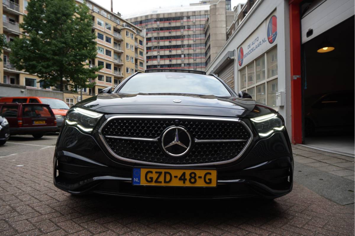 Mercedes-Benz E-Klasse Mercedes-Benz E-klasse Estate 300 e AMG Line Premium Plus Airmatic | Hyperscreen | Trekhaak | Pano | Adaptive + Lane | Memory Stoelmassage + Koeling + Verwarming | NL auto |