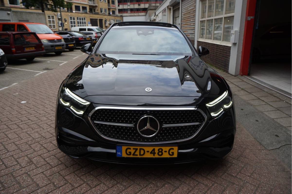 Mercedes-Benz E-Klasse Mercedes-Benz E-klasse Estate 300 e AMG Line Premium Plus Airmatic | Hyperscreen | Trekhaak | Pano | Adaptive + Lane | Memory Stoelmassage + Koeling + Verwarming | NL auto |