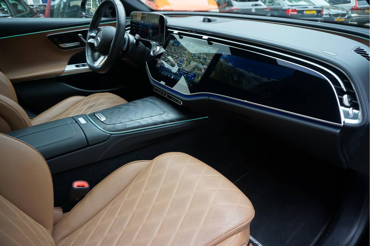 Mercedes-Benz E-Klasse Mercedes-Benz E-klasse Estate 300 e AMG Line Premium Plus Airmatic | Hyperscreen | Trekhaak | Pano | Adaptive + Lane | Memory Stoelmassage + Koeling + Verwarming | NL auto |
