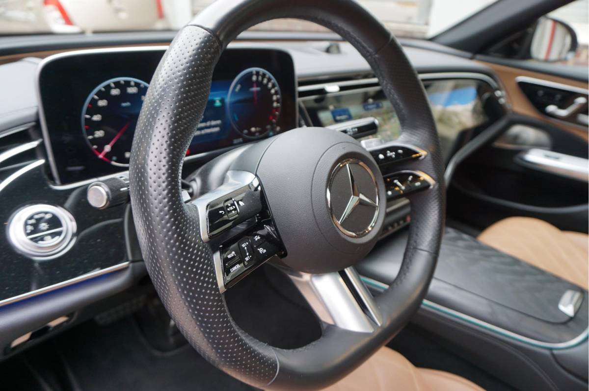 Mercedes-Benz E-Klasse Mercedes-Benz E-klasse Estate 300 e AMG Line Premium Plus Airmatic | Hyperscreen | Trekhaak | Pano | Adaptive + Lane | Memory Stoelmassage + Koeling + Verwarming | NL auto |