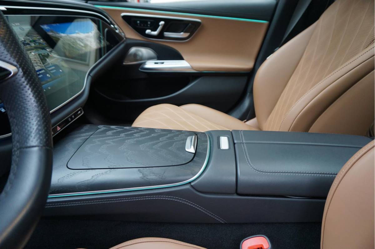 Mercedes-Benz E-Klasse Mercedes-Benz E-klasse Estate 300 e AMG Line Premium Plus Airmatic | Hyperscreen | Trekhaak | Pano | Adaptive + Lane | Memory Stoelmassage + Koeling + Verwarming | NL auto |