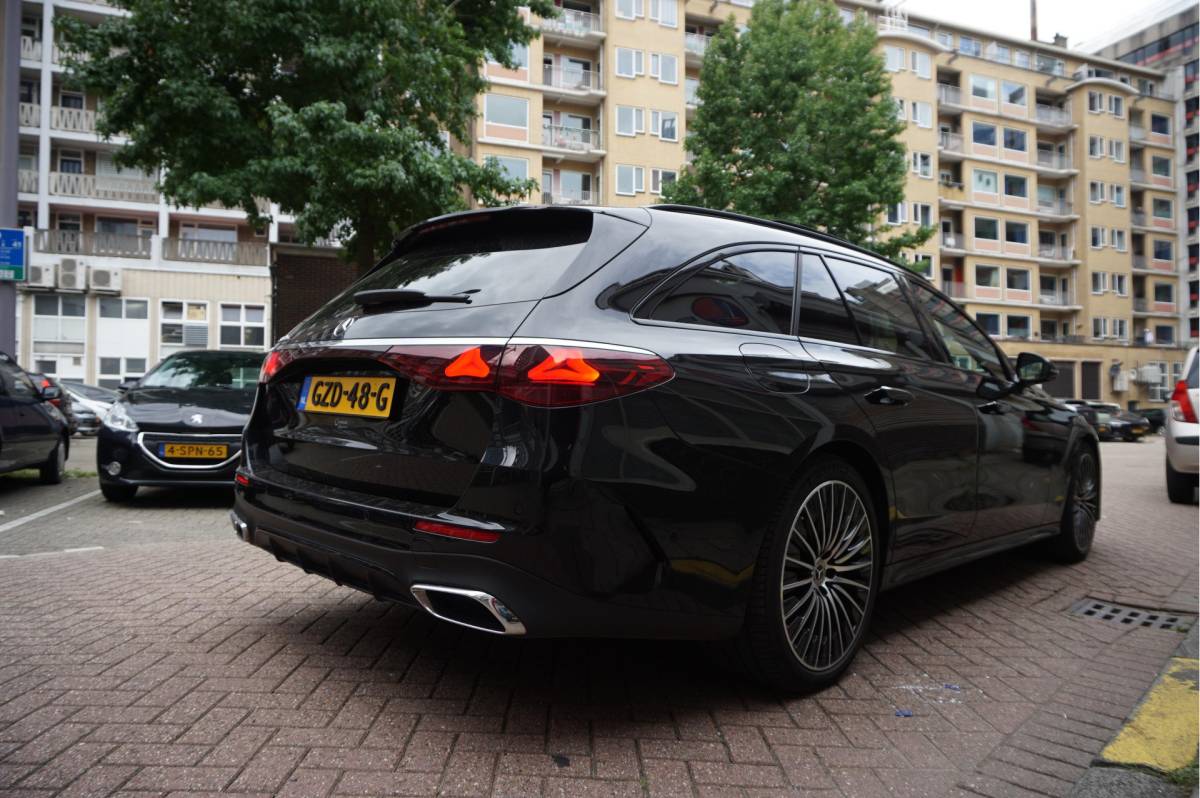 Mercedes-Benz E-Klasse Mercedes-Benz E-klasse Estate 300 e AMG Line Premium Plus Airmatic | Hyperscreen | Trekhaak | Pano | Adaptive + Lane | Memory Stoelmassage + Koeling + Verwarming | NL auto |