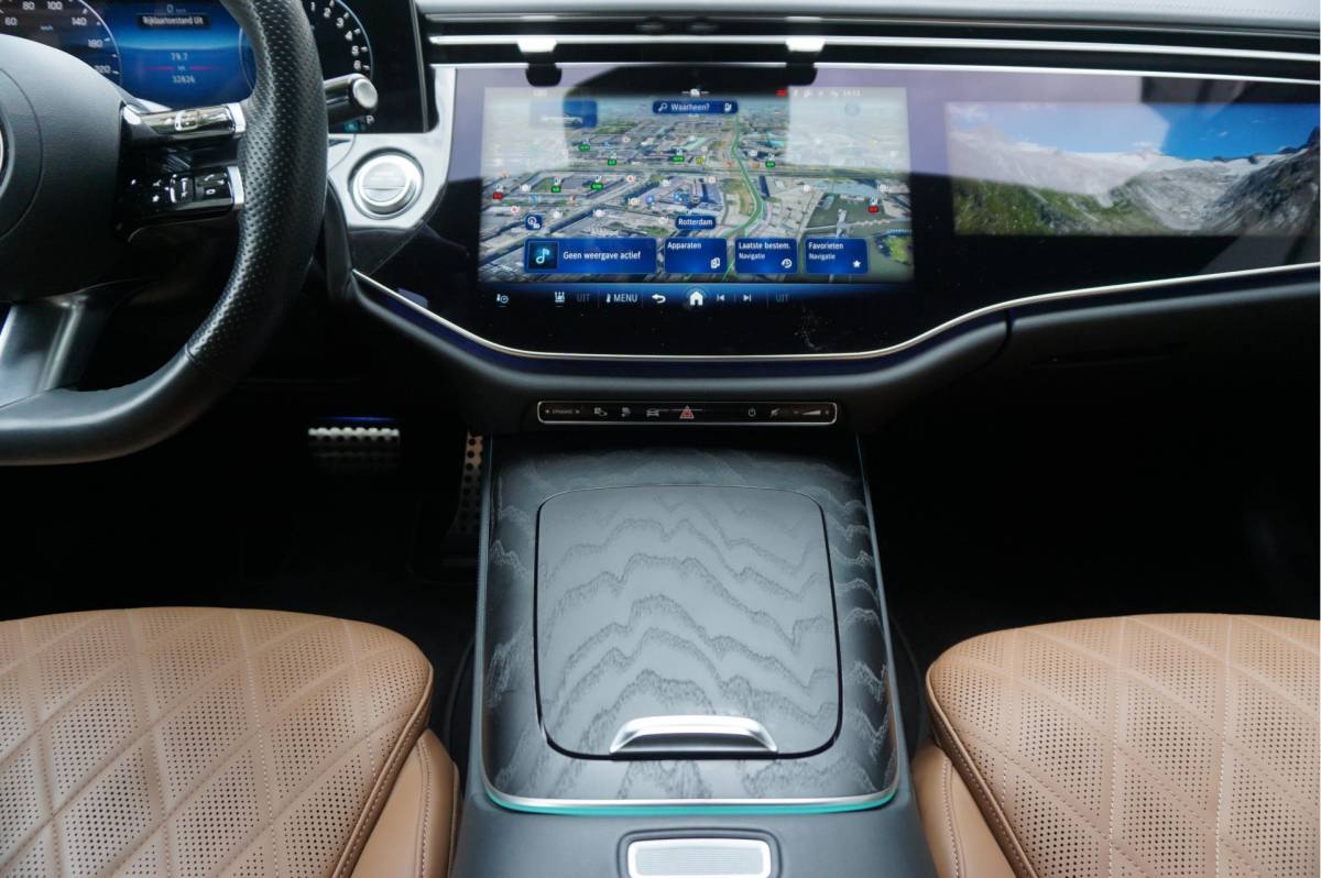 Mercedes-Benz E-Klasse Mercedes-Benz E-klasse Estate 300 e AMG Line Premium Plus Airmatic | Hyperscreen | Trekhaak | Pano | Adaptive + Lane | Memory Stoelmassage + Koeling + Verwarming | NL auto |