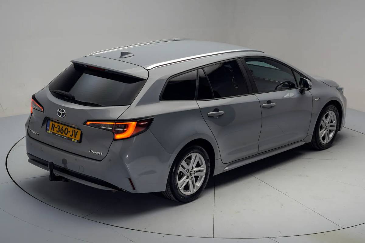 Toyota Corolla Toyota Corolla 1.8 Hybrid Business [ Apple carplay / Android Auto Stoelverwarming Trekhaak]