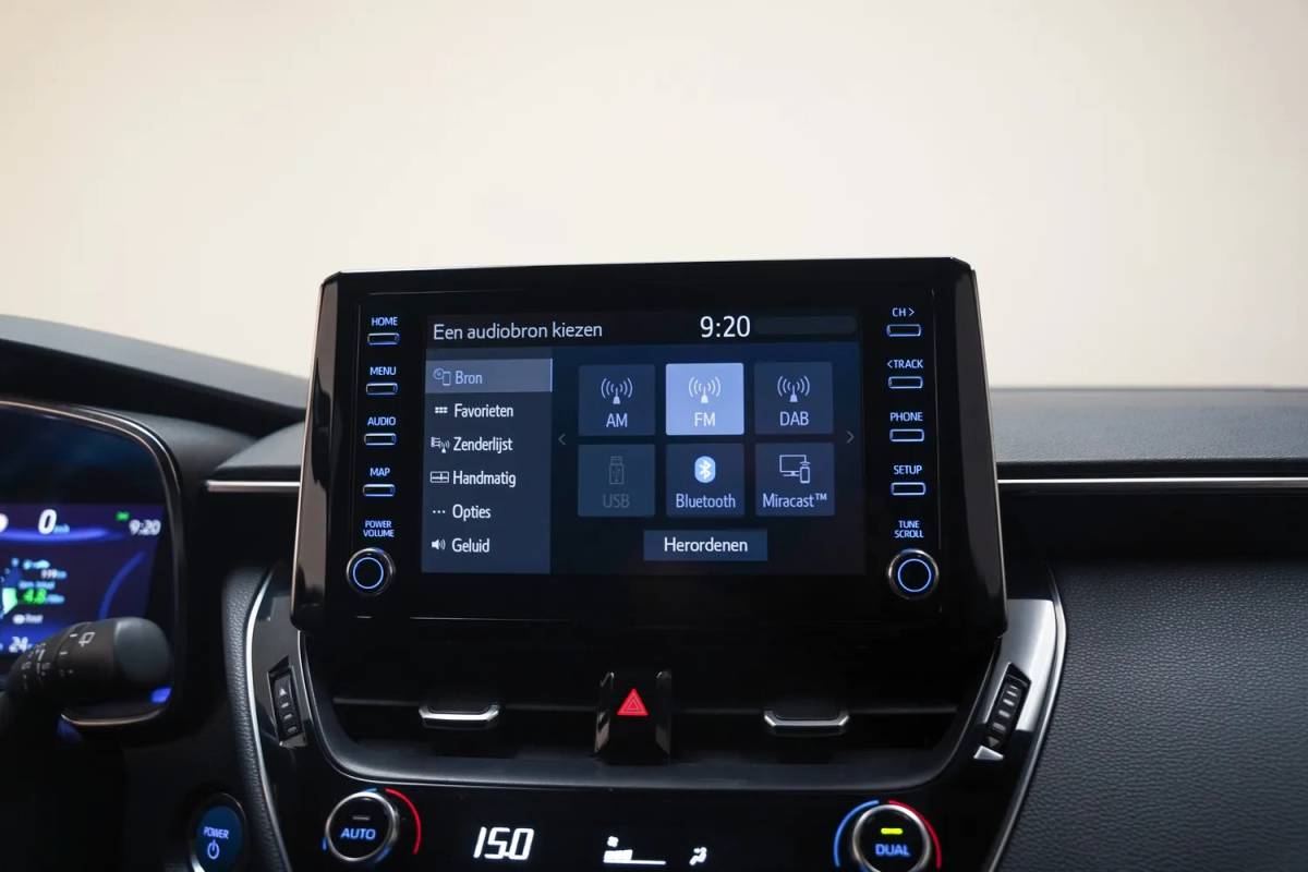 Toyota Corolla Toyota Corolla 1.8 Hybrid Business [ Apple carplay / Android Auto Stoelverwarming Trekhaak]