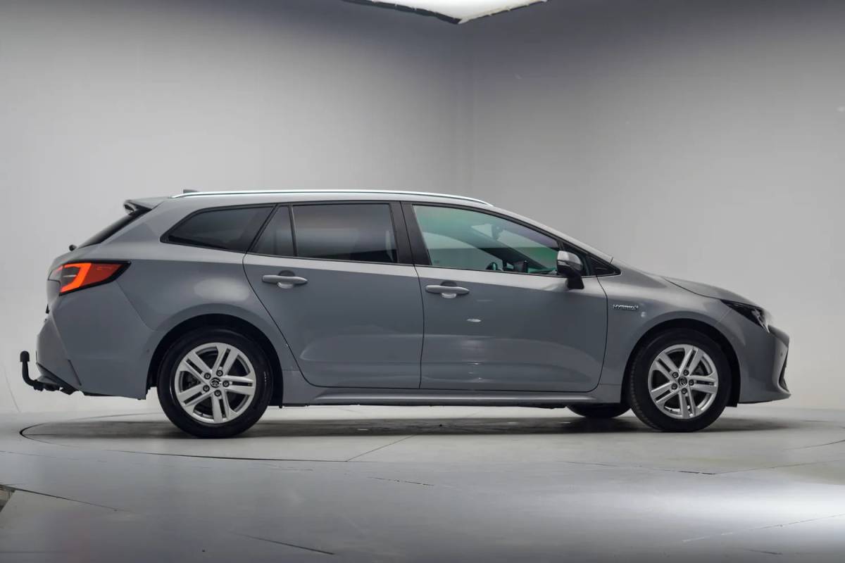 Toyota Corolla Toyota Corolla 1.8 Hybrid Business [ Apple carplay / Android Auto Stoelverwarming Trekhaak]