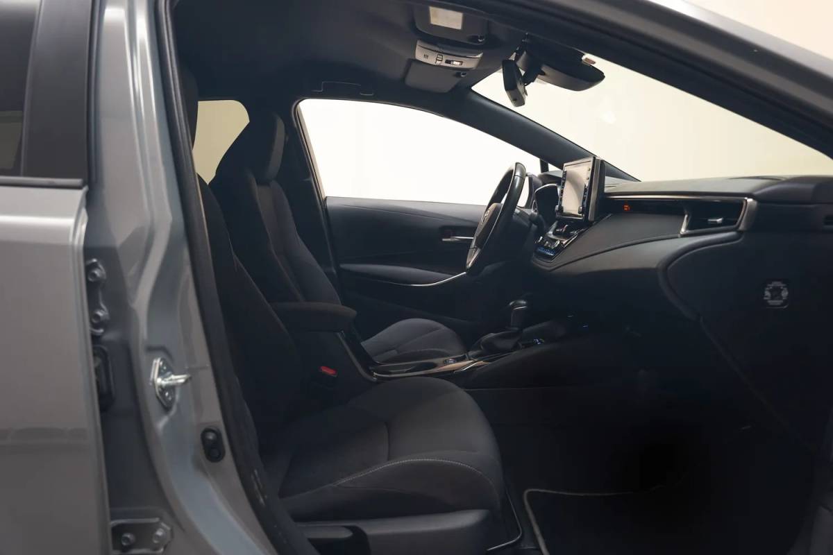 Toyota Corolla Toyota Corolla 1.8 Hybrid Business [ Apple carplay / Android Auto Stoelverwarming Trekhaak]