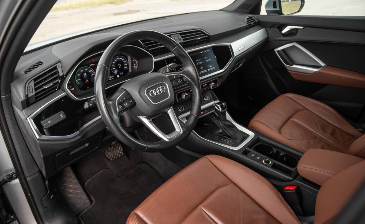 Audi Q3 Audi Q3 45 TFSI e edition VIRTUAL COCKPIT / CRUISE CONTROLE / AIRCO / BRUIN LEER / PHEV