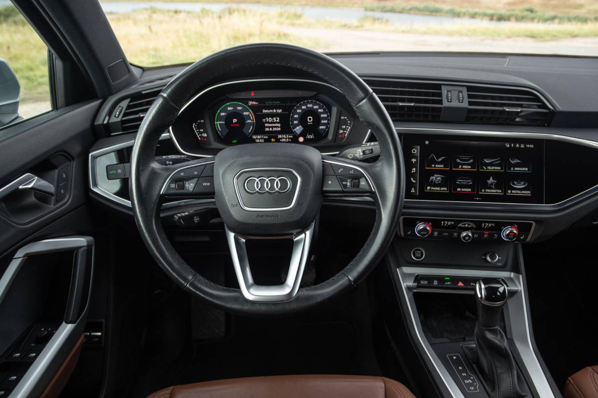 Audi Q3 Audi Q3 45 TFSI e edition VIRTUAL COCKPIT / CRUISE CONTROLE / AIRCO / BRUIN LEER / PHEV