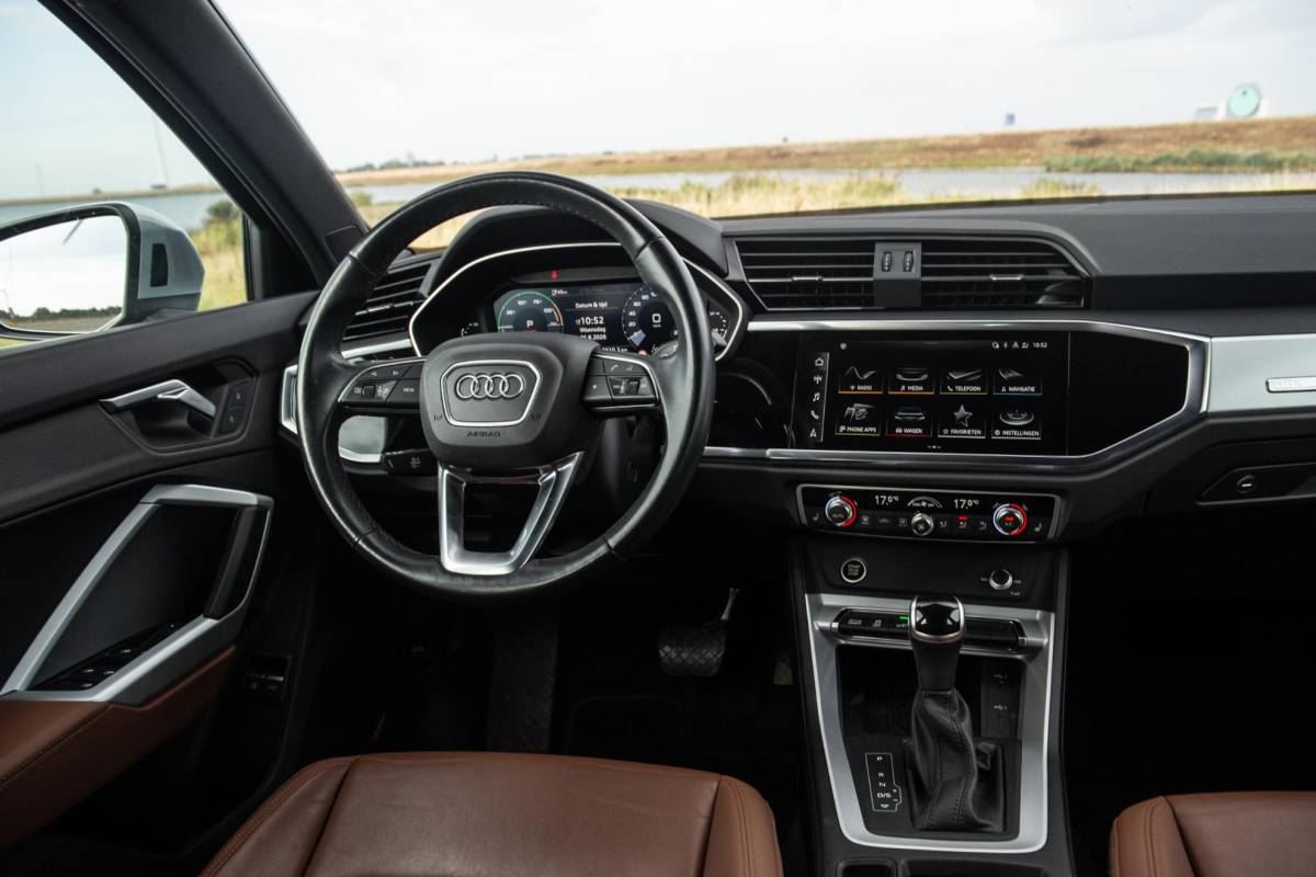 Audi Q3 Audi Q3 45 TFSI e edition VIRTUAL COCKPIT / CRUISE CONTROLE / AIRCO / BRUIN LEER / PHEV