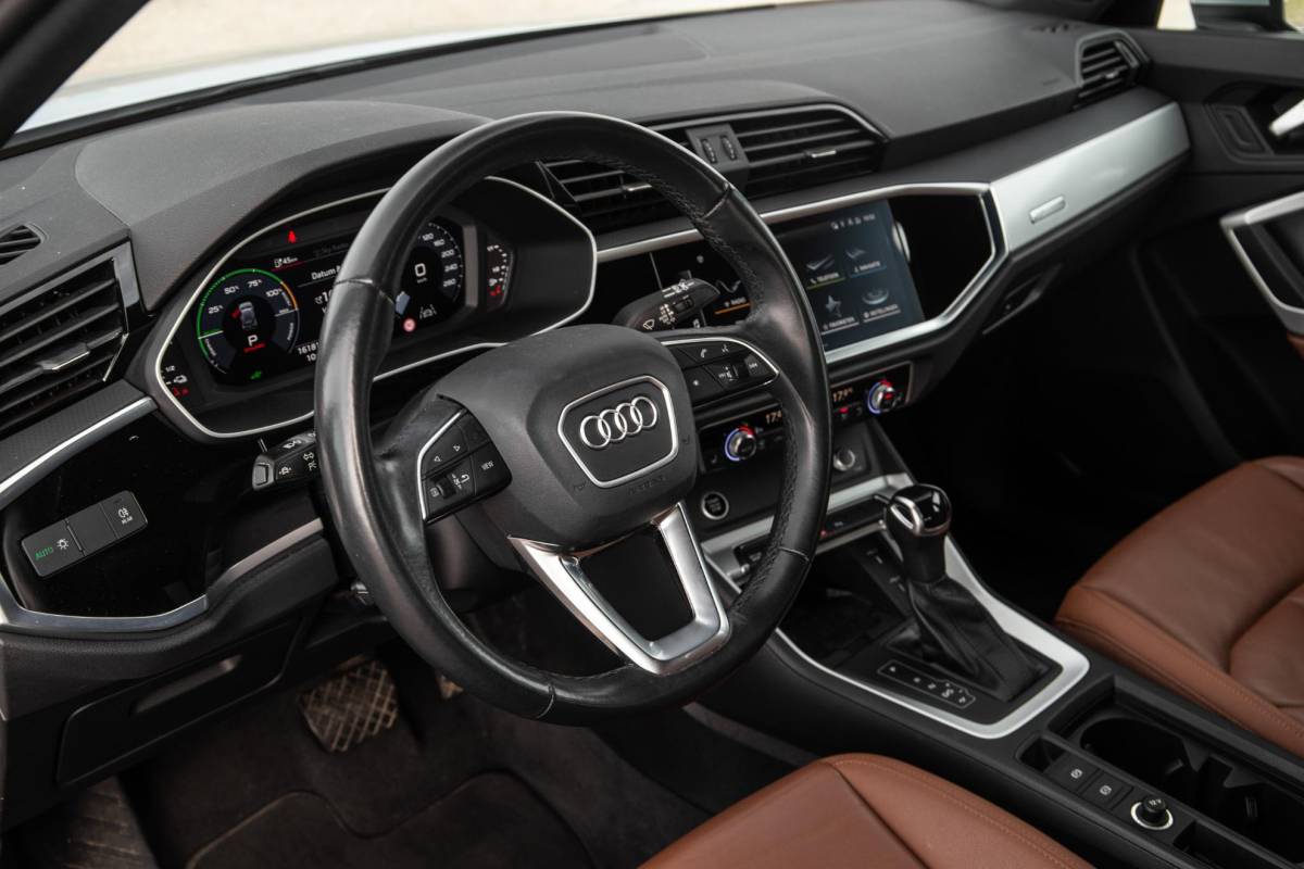 Audi Q3 Audi Q3 45 TFSI e edition VIRTUAL COCKPIT / CRUISE CONTROLE / AIRCO / BRUIN LEER / PHEV