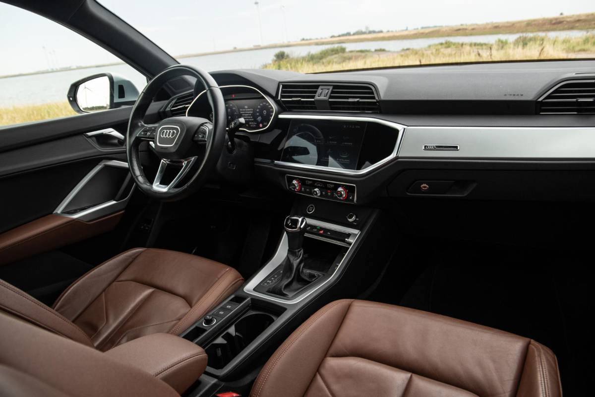 Audi Q3 Audi Q3 45 TFSI e edition VIRTUAL COCKPIT / CRUISE CONTROLE / AIRCO / BRUIN LEER / PHEV