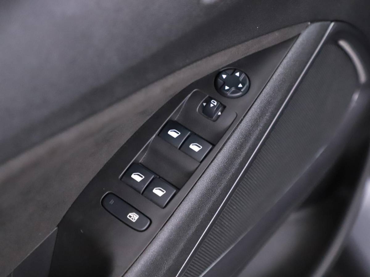 Opel Crossland Opel Crossland 1.2T 130pk Automaat Ultimate Trekhaak/Alcantara/ 4S.Banden/Winterpakket/Camera/Nav/Keyless