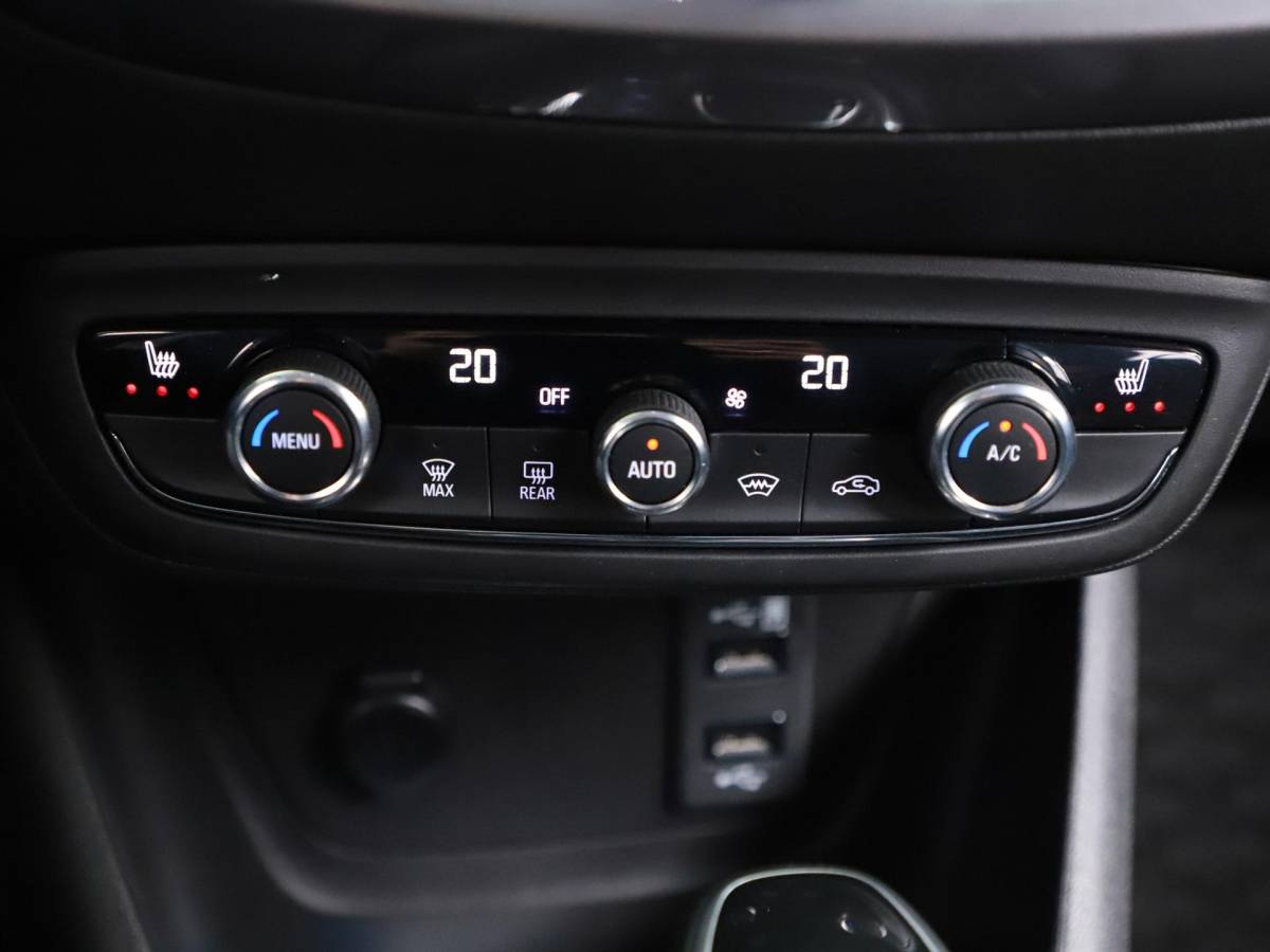 Opel Crossland Opel Crossland 1.2T 130pk Automaat Ultimate Trekhaak/Alcantara/ 4S.Banden/Winterpakket/Camera/Nav/Keyless
