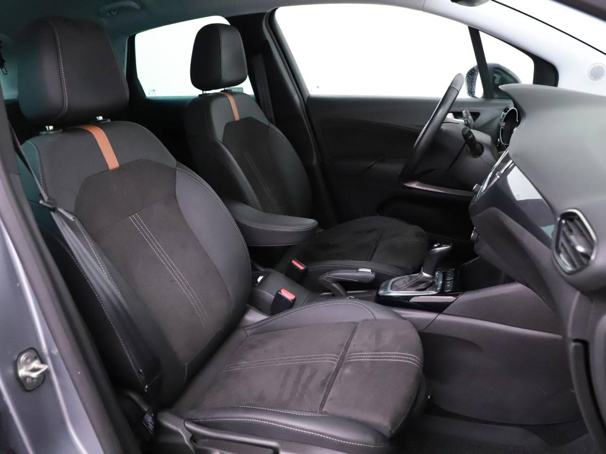 Opel Crossland Opel Crossland 1.2T 130pk Automaat Ultimate Trekhaak/Alcantara/ 4S.Banden/Winterpakket/Camera/Nav/Keyless