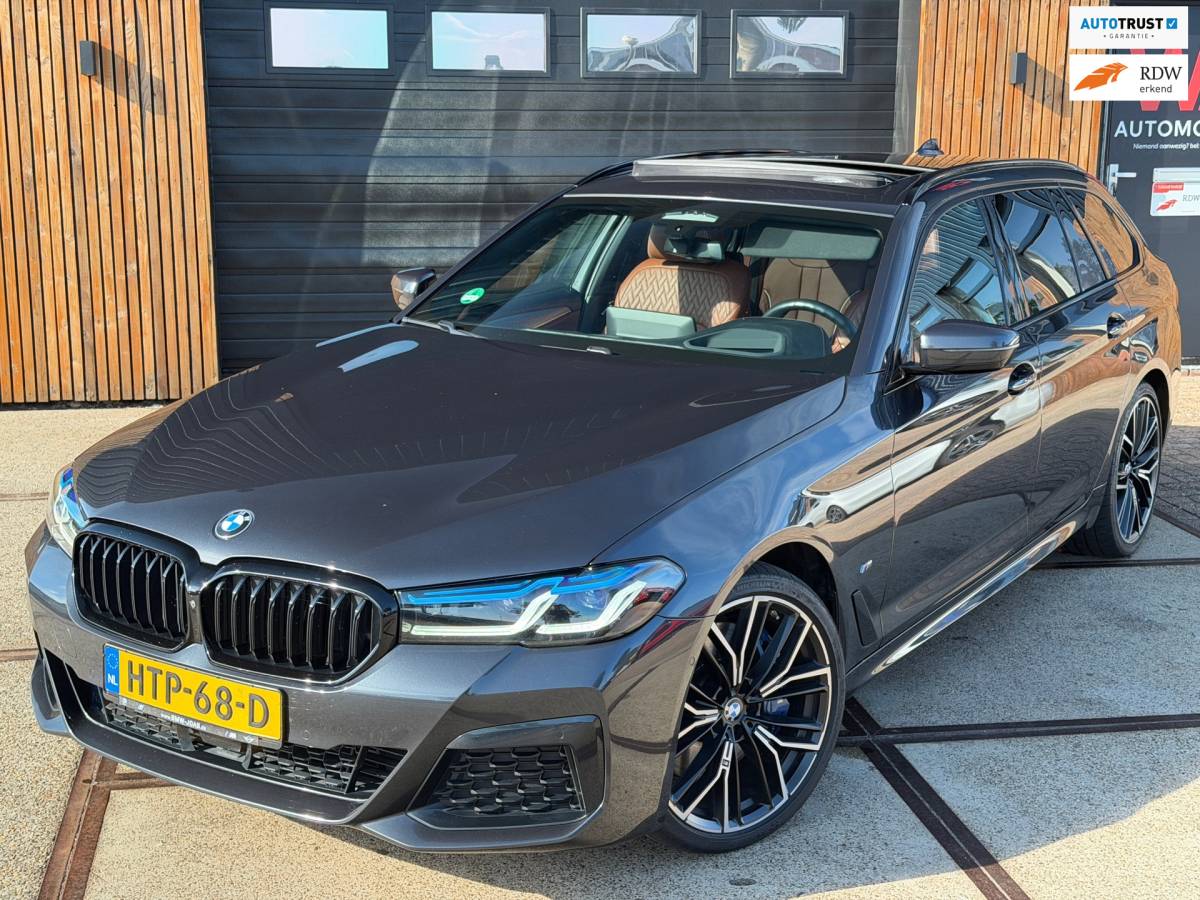 BMW 5 Serie BMW 5-serie Touring 540d xDrive High Executive M-Sport / Leder / HUD / Trekhaak / 360cam / ACC / B&W Audio / Pano / Massagestoelen