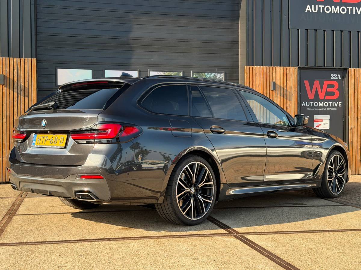 BMW 5 Serie BMW 5-serie Touring 540d xDrive High Executive M-Sport / Leder / HUD / Trekhaak / 360cam / ACC / B&W Audio / Pano / Massagestoelen