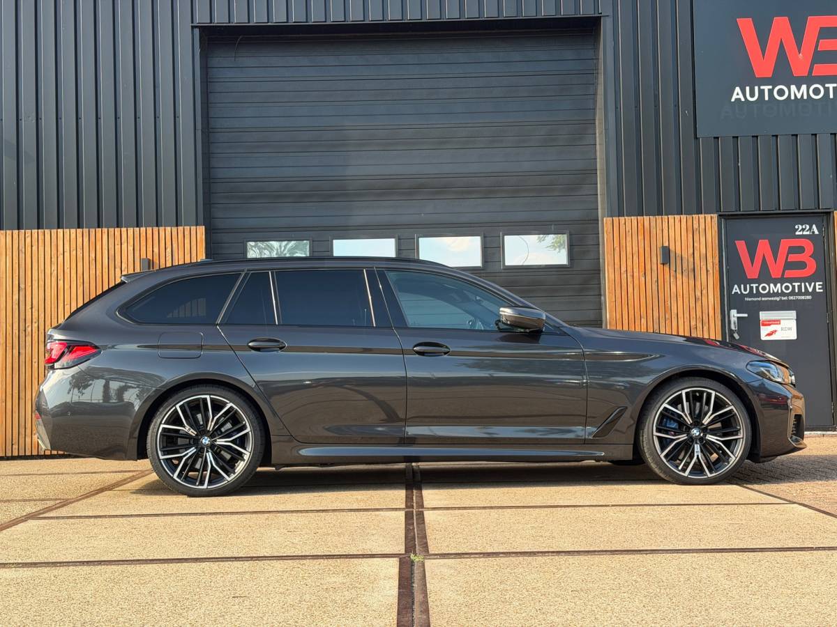 BMW 5 Serie BMW 5-serie Touring 540d xDrive High Executive M-Sport / Leder / HUD / Trekhaak / 360cam / ACC / B&W Audio / Pano / Massagestoelen