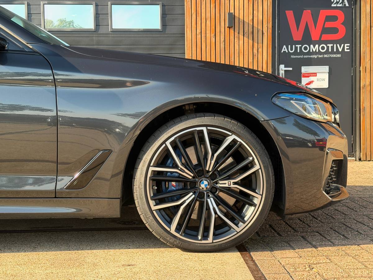 BMW 5 Serie BMW 5-serie Touring 540d xDrive High Executive M-Sport / Leder / HUD / Trekhaak / 360cam / ACC / B&W Audio / Pano / Massagestoelen