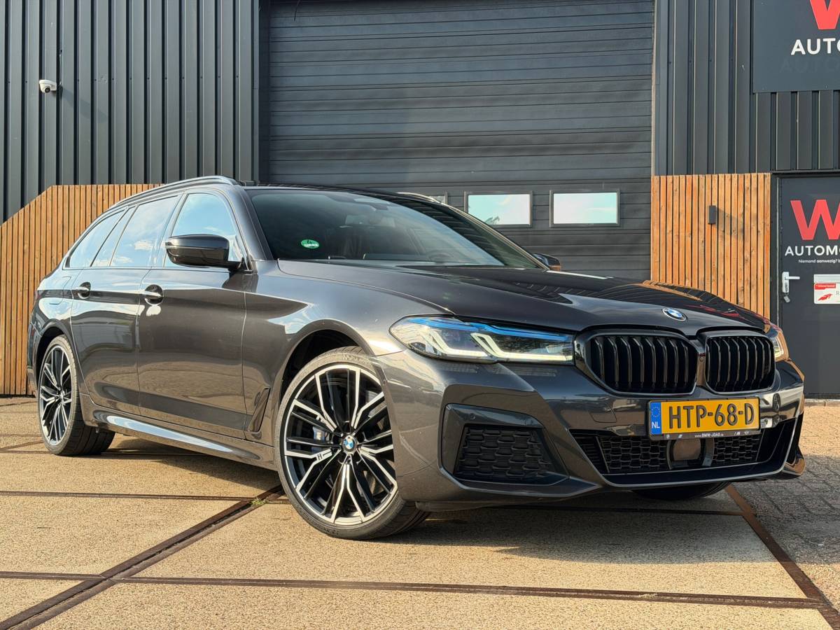 BMW 5 Serie BMW 5-serie Touring 540d xDrive High Executive M-Sport / Leder / HUD / Trekhaak / 360cam / ACC / B&W Audio / Pano / Massagestoelen