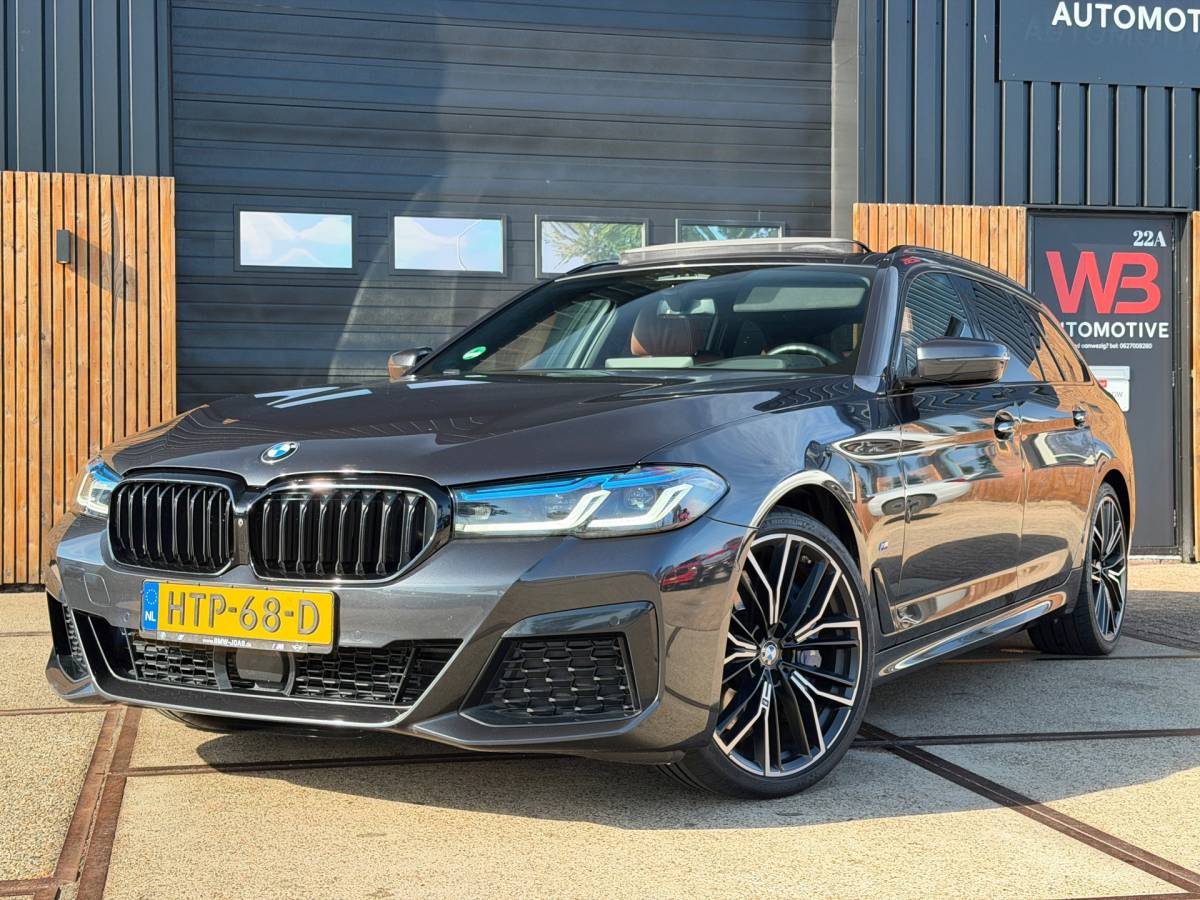 BMW 5 Serie BMW 5-serie Touring 540d xDrive High Executive M-Sport / Leder / HUD / Trekhaak / 360cam / ACC / B&W Audio / Pano / Massagestoelen