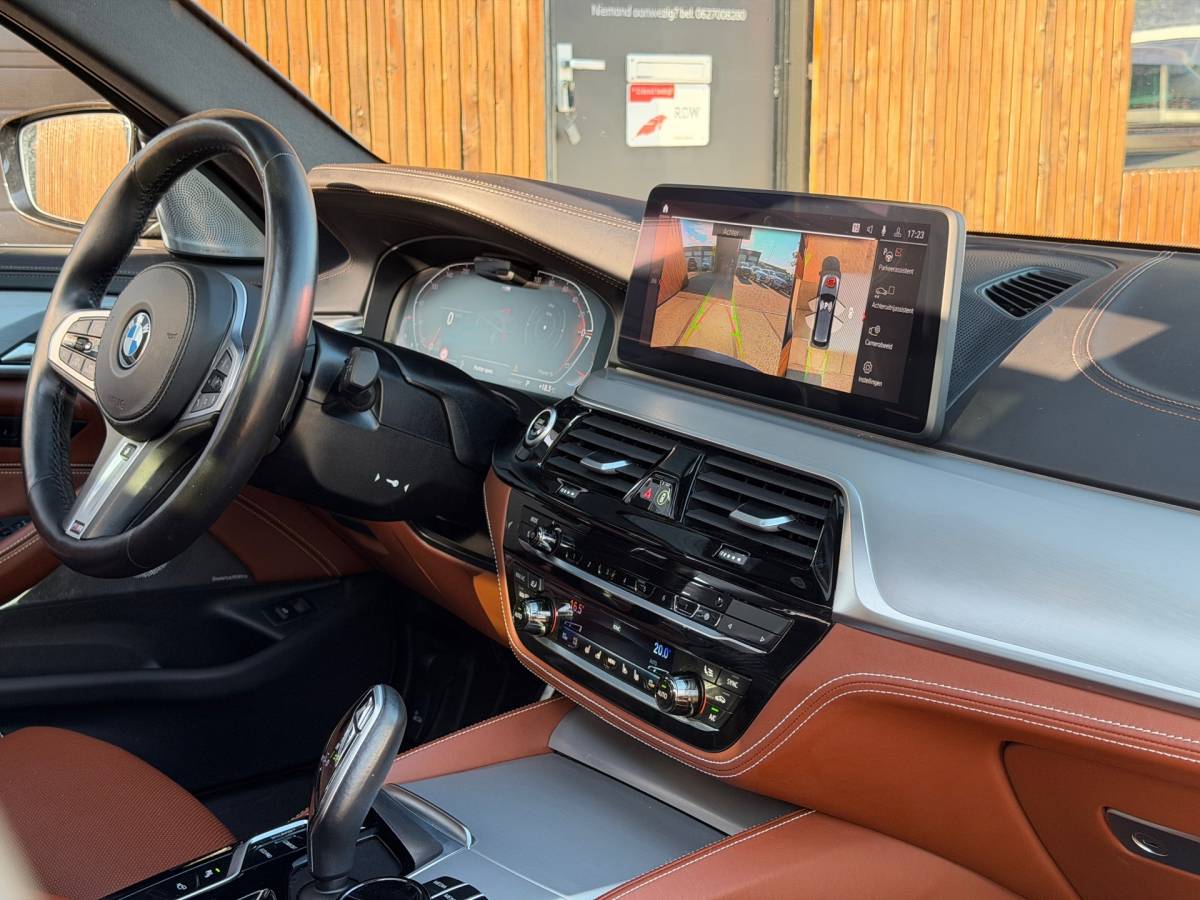 BMW 5 Serie BMW 5-serie Touring 540d xDrive High Executive M-Sport / Leder / HUD / Trekhaak / 360cam / ACC / B&W Audio / Pano / Massagestoelen