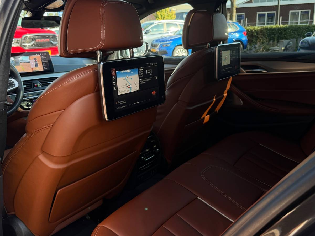 BMW 5 Serie BMW 5-serie Touring 540d xDrive High Executive M-Sport / Leder / HUD / Trekhaak / 360cam / ACC / B&W Audio / Pano / Massagestoelen