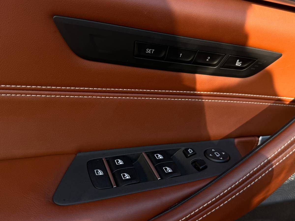BMW 5 Serie BMW 5-serie Touring 540d xDrive High Executive M-Sport / Leder / HUD / Trekhaak / 360cam / ACC / B&W Audio / Pano / Massagestoelen