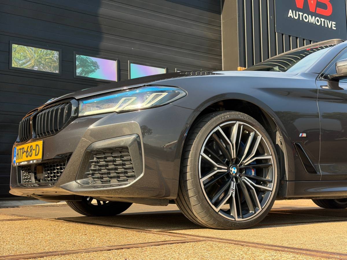 BMW 5 Serie BMW 5-serie Touring 540d xDrive High Executive M-Sport / Leder / HUD / Trekhaak / 360cam / ACC / B&W Audio / Pano / Massagestoelen