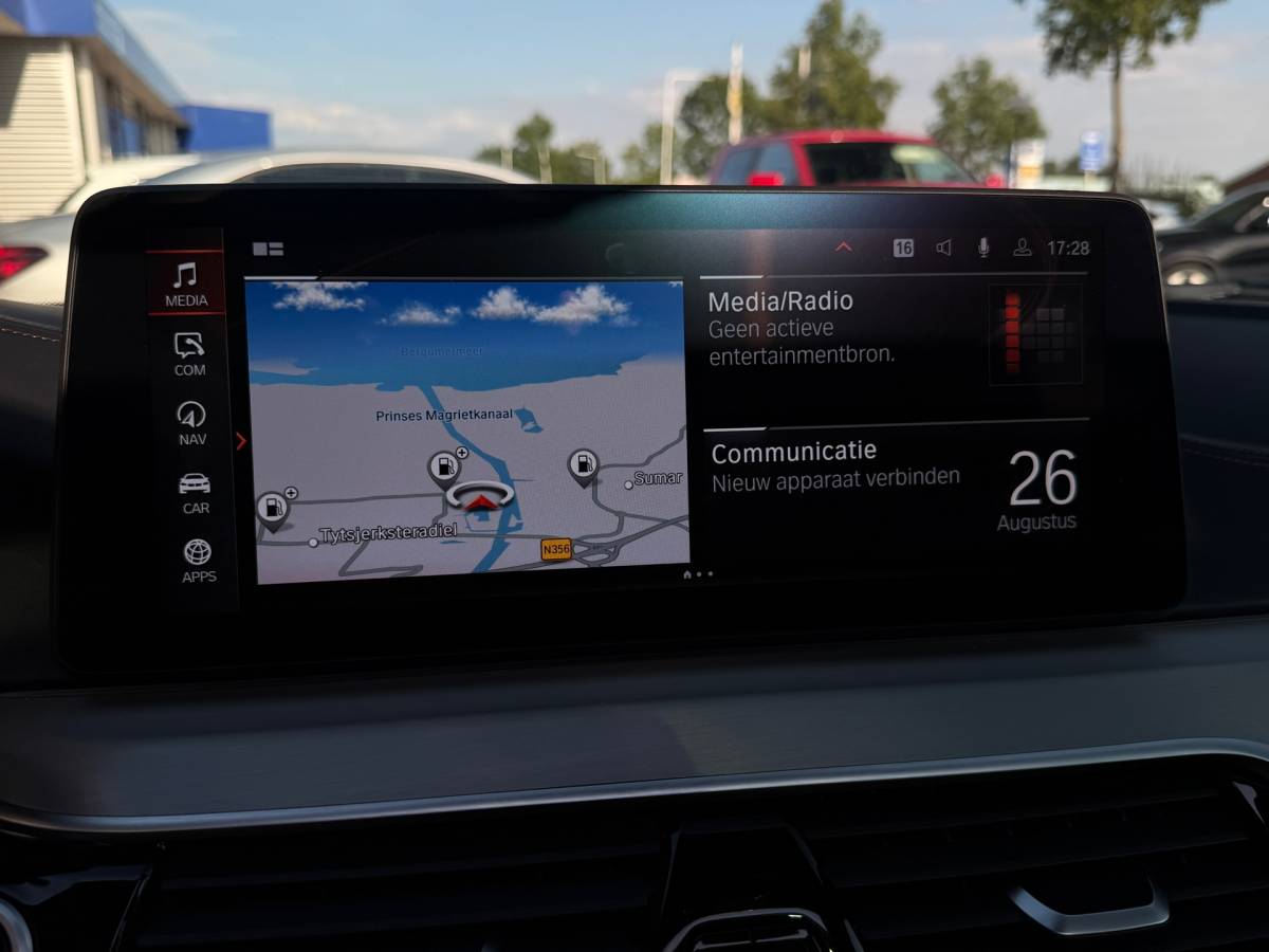 BMW 5 Serie BMW 5-serie Touring 540d xDrive High Executive M-Sport / Leder / HUD / Trekhaak / 360cam / ACC / B&W Audio / Pano / Massagestoelen