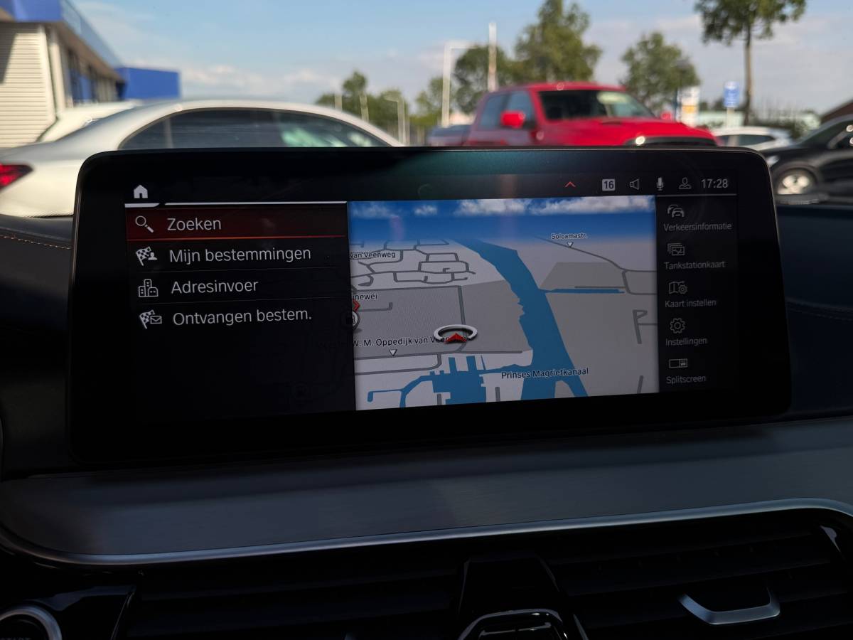 BMW 5 Serie BMW 5-serie Touring 540d xDrive High Executive M-Sport / Leder / HUD / Trekhaak / 360cam / ACC / B&W Audio / Pano / Massagestoelen