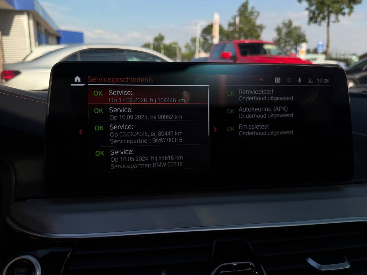 BMW 5 Serie BMW 5-serie Touring 540d xDrive High Executive M-Sport / Leder / HUD / Trekhaak / 360cam / ACC / B&W Audio / Pano / Massagestoelen