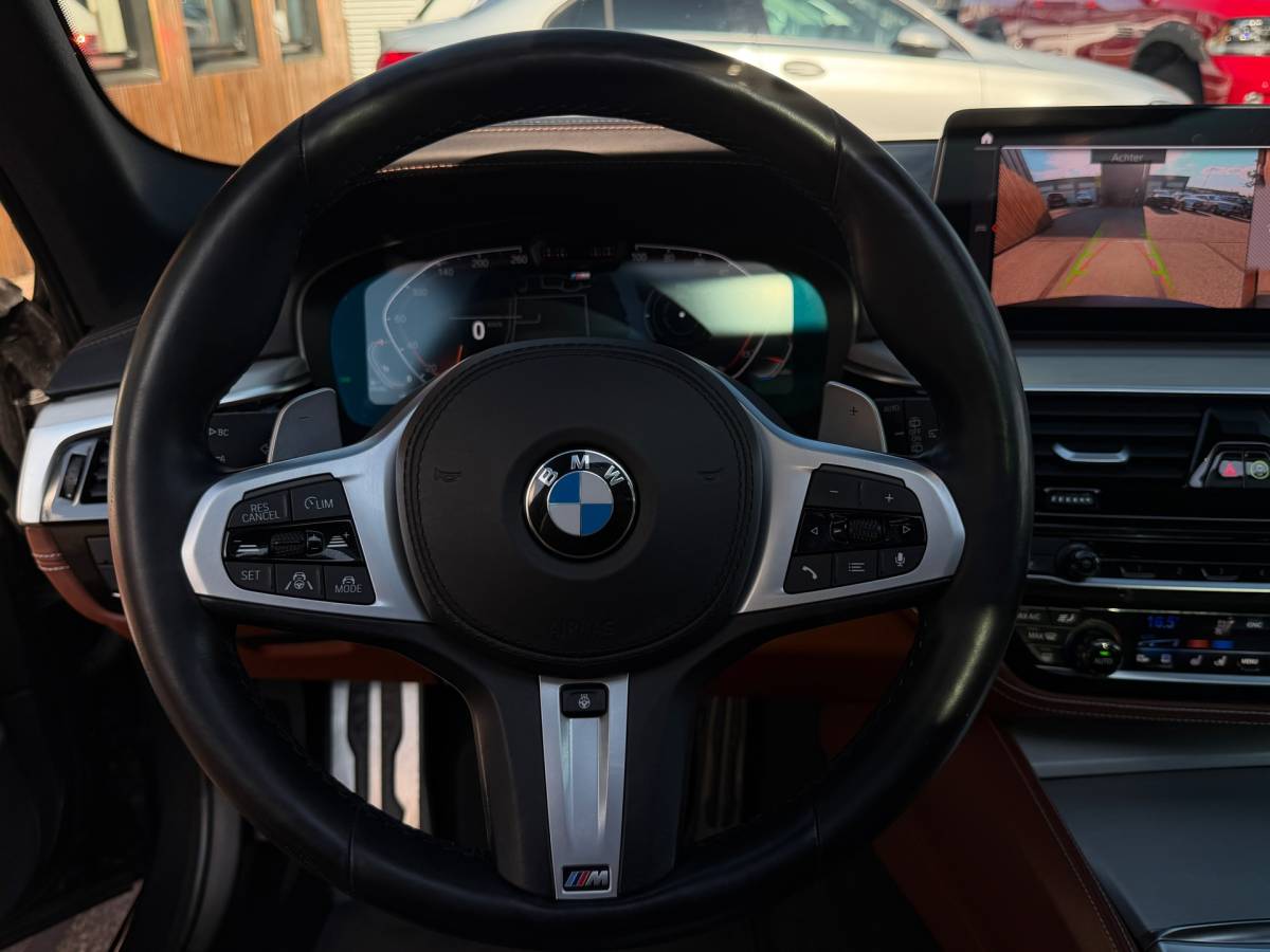 BMW 5 Serie BMW 5-serie Touring 540d xDrive High Executive M-Sport / Leder / HUD / Trekhaak / 360cam / ACC / B&W Audio / Pano / Massagestoelen