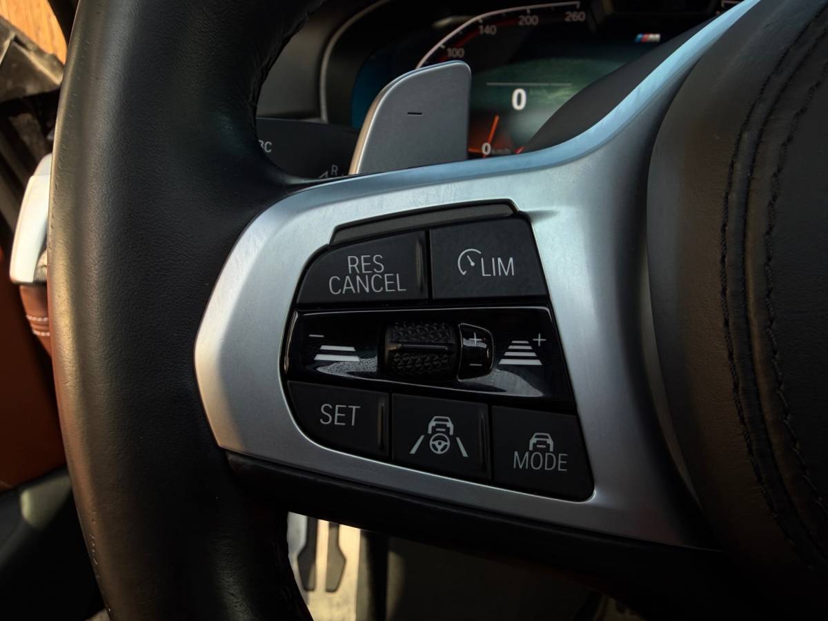 BMW 5 Serie BMW 5-serie Touring 540d xDrive High Executive M-Sport / Leder / HUD / Trekhaak / 360cam / ACC / B&W Audio / Pano / Massagestoelen