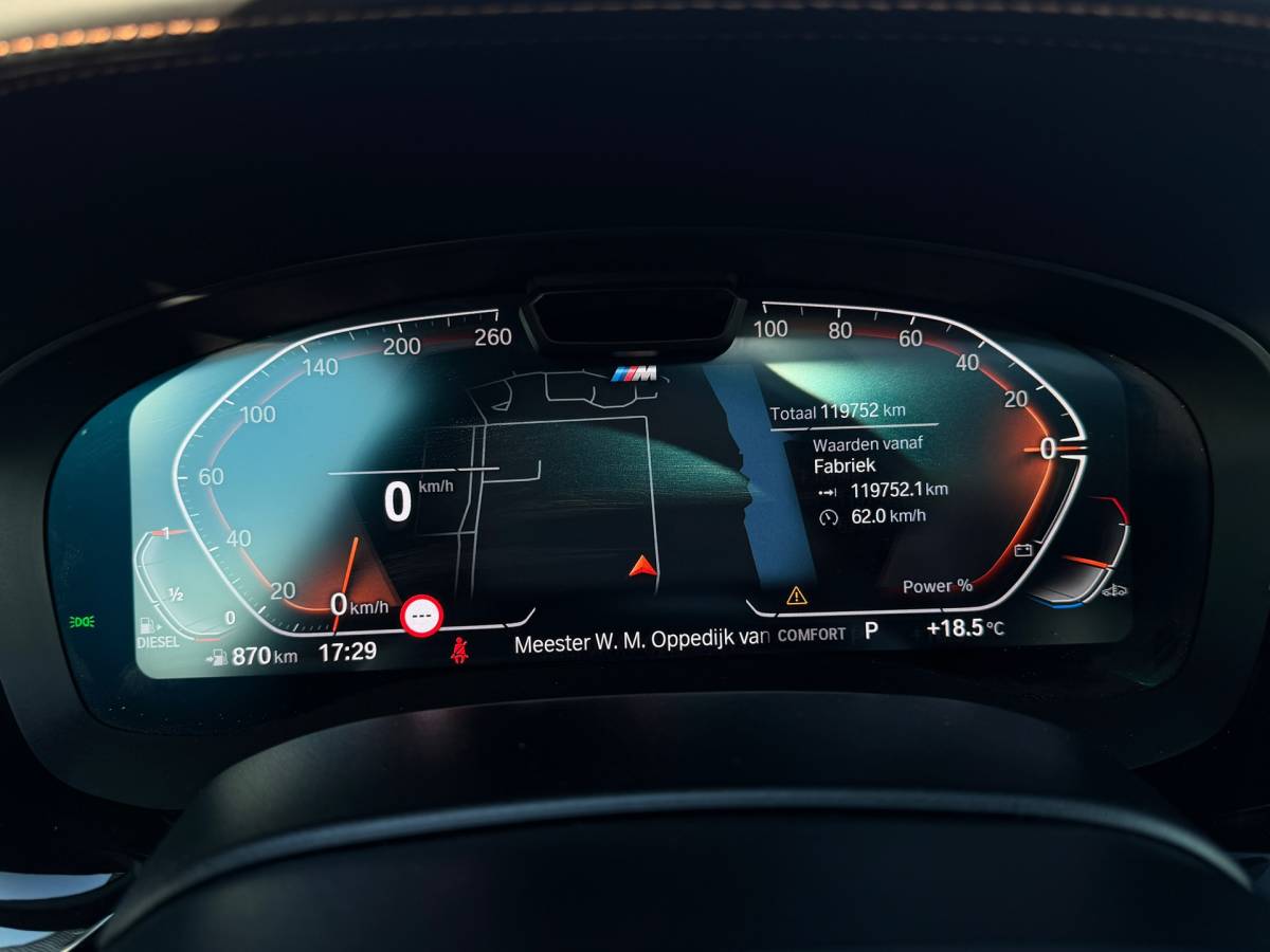 BMW 5 Serie BMW 5-serie Touring 540d xDrive High Executive M-Sport / Leder / HUD / Trekhaak / 360cam / ACC / B&W Audio / Pano / Massagestoelen