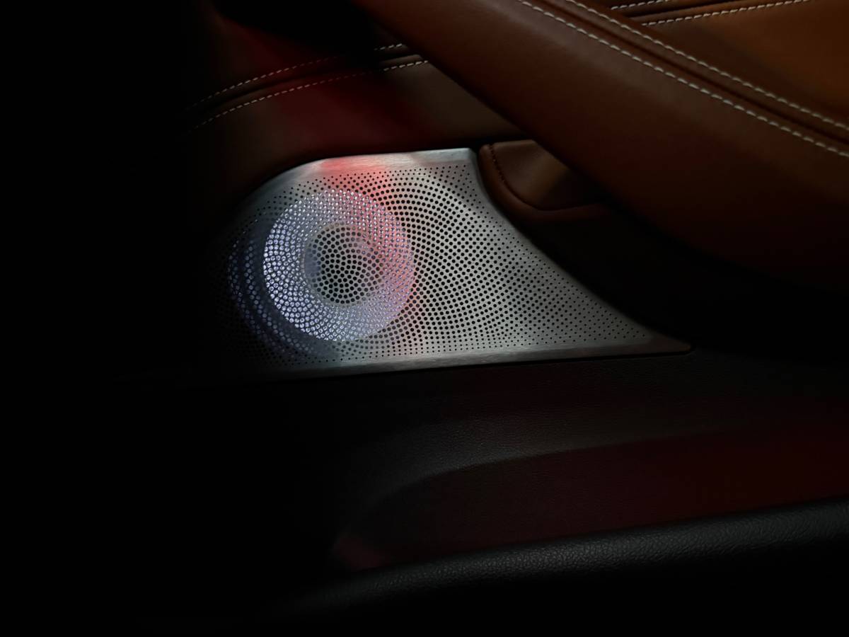 BMW 5 Serie BMW 5-serie Touring 540d xDrive High Executive M-Sport / Leder / HUD / Trekhaak / 360cam / ACC / B&W Audio / Pano / Massagestoelen