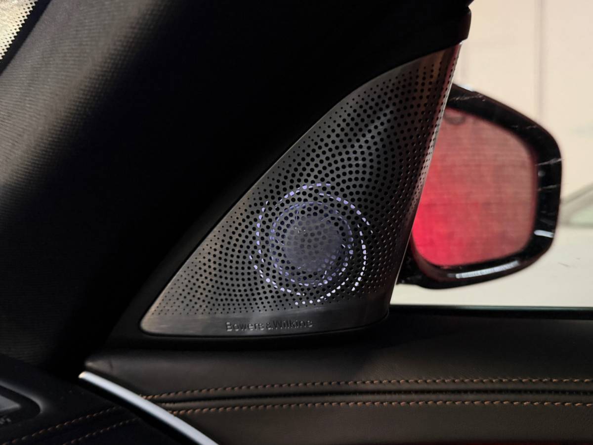 BMW 5 Serie BMW 5-serie Touring 540d xDrive High Executive M-Sport / Leder / HUD / Trekhaak / 360cam / ACC / B&W Audio / Pano / Massagestoelen
