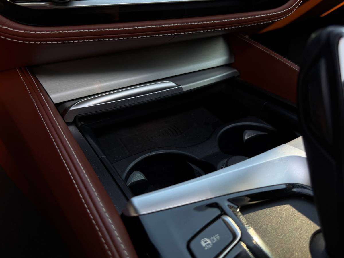 BMW 5 Serie BMW 5-serie Touring 540d xDrive High Executive M-Sport / Leder / HUD / Trekhaak / 360cam / ACC / B&W Audio / Pano / Massagestoelen