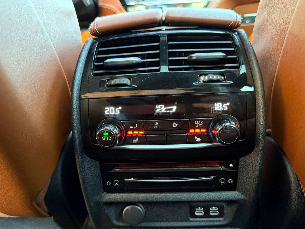 BMW 5 Serie BMW 5-serie Touring 540d xDrive High Executive M-Sport / Leder / HUD / Trekhaak / 360cam / ACC / B&W Audio / Pano / Massagestoelen