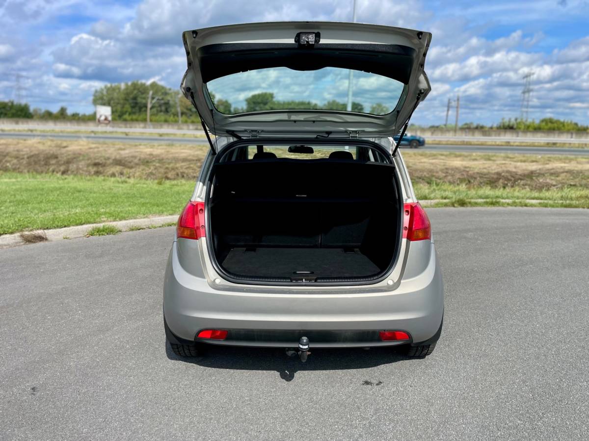 Kia Venga Kia Venga 1.4 CVVT, 5drs, Trekhaak, Camera, Airco, Radio-CD/MP3 speler, Elektr ramen, Lmv, Unieke kilometerstand!