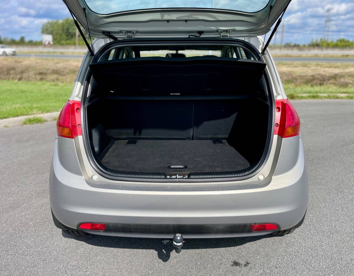 Kia Venga Kia Venga 1.4 CVVT, 5drs, Trekhaak, Camera, Airco, Radio-CD/MP3 speler, Elektr ramen, Lmv, Unieke kilometerstand!