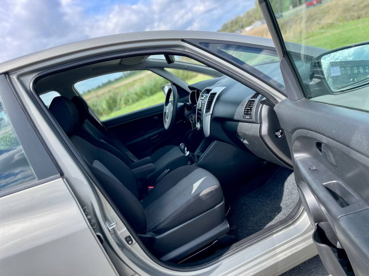 Kia Venga Kia Venga 1.4 CVVT, 5drs, Trekhaak, Camera, Airco, Radio-CD/MP3 speler, Elektr ramen, Lmv, Unieke kilometerstand!