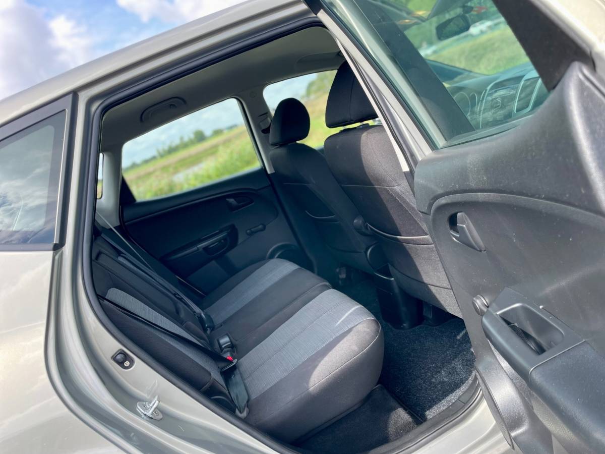 Kia Venga Kia Venga 1.4 CVVT, 5drs, Trekhaak, Camera, Airco, Radio-CD/MP3 speler, Elektr ramen, Lmv, Unieke kilometerstand!