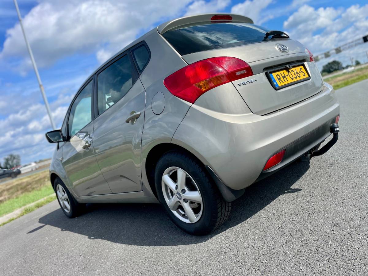 Kia Venga Kia Venga 1.4 CVVT, 5drs, Trekhaak, Camera, Airco, Radio-CD/MP3 speler, Elektr ramen, Lmv, Unieke kilometerstand!
